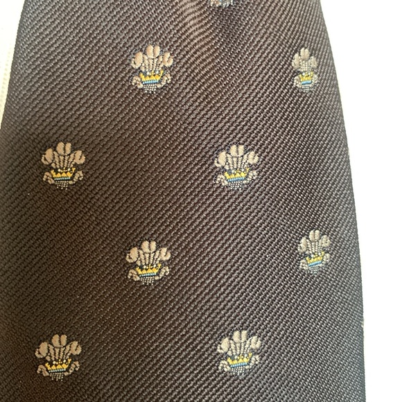 60’s BILL BLASS 3 FEATHER, TRIPLE PLUME PRINCE OF WALES NECKTIE,HERALDIC ROYALTY - Picture 2 of 12